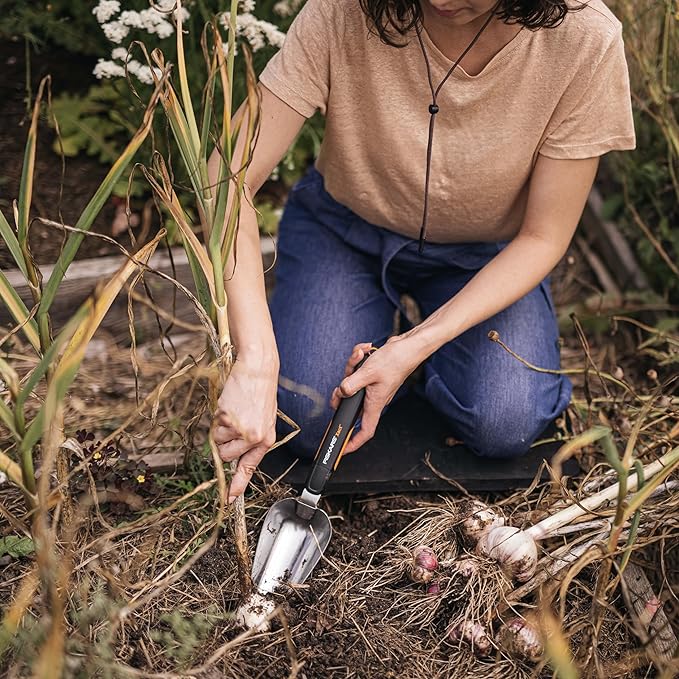 Fiskars 315530-1001 Xact Garden Hand Trowel, Black/Silver