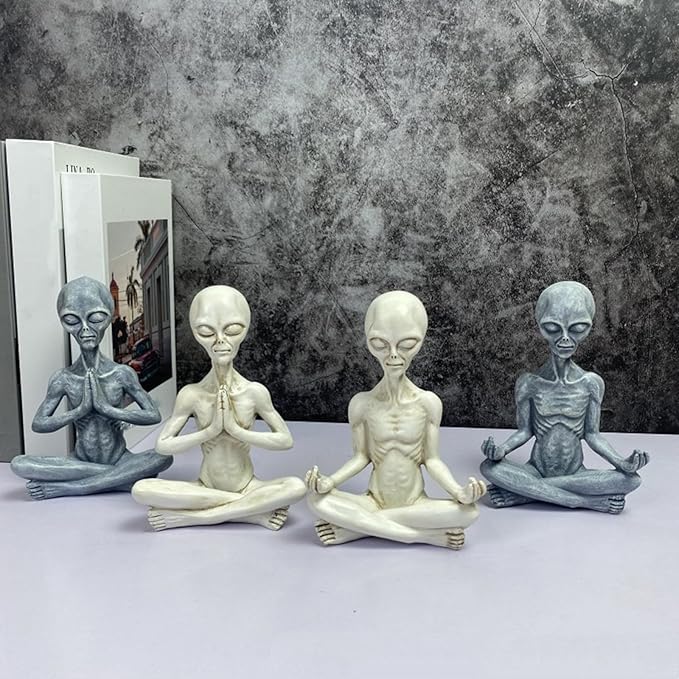 Yoga Alien Statue, Sci-fi Outer Space UFO Alien Figure, Resin Medition Alien Home Office Bookshelf Decor Sculpture, 6.3" H