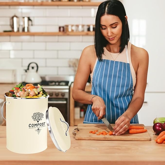 Kitchen Countertop Compost Bin, Odor Resistant Indoor Compost Bin with Lid and Charcoal Filter, Rust Resistant Coated Compost Bucket, Compost Container, Cream