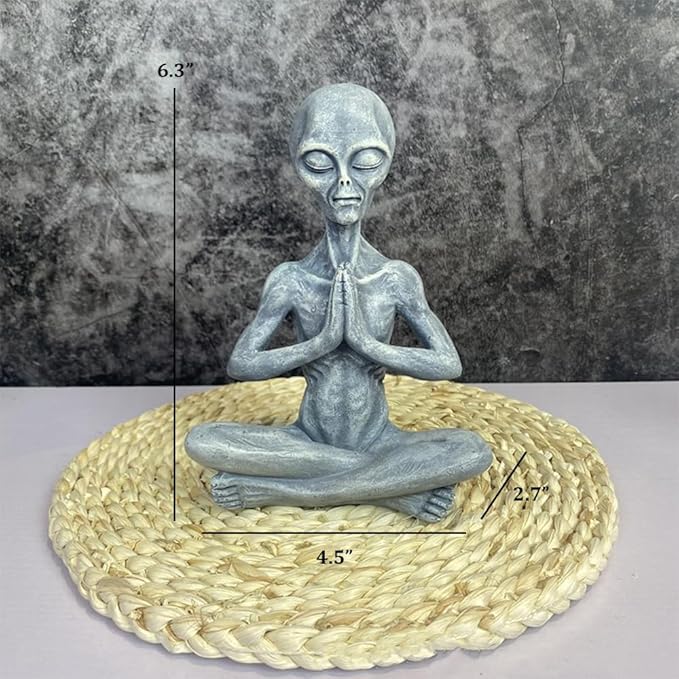 Yoga Alien Statue, Sci-fi Outer Space UFO Alien Figure, Resin Medition Alien Home Office Bookshelf Decor Sculpture, 6.3" H