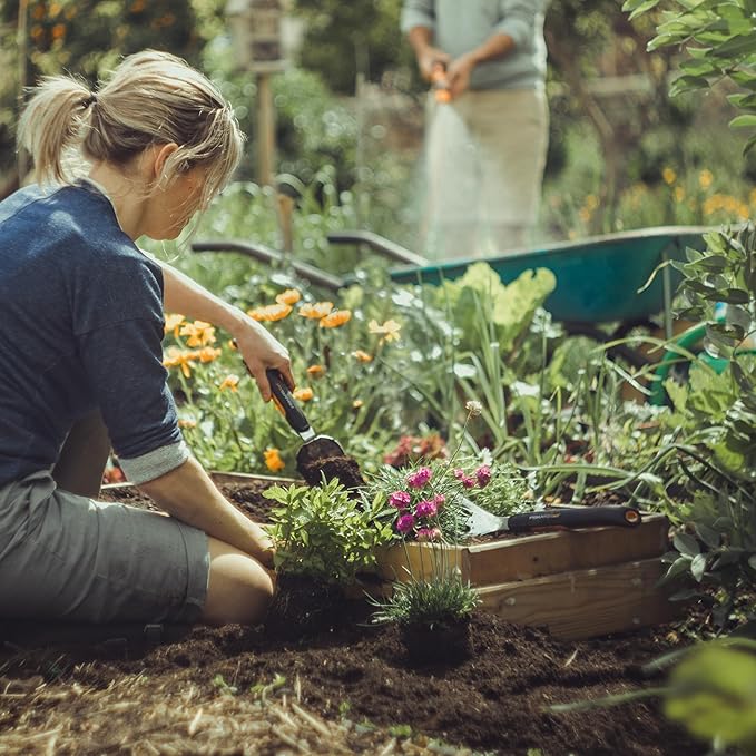 Fiskars Xact Hand Cultivator, Stainless Steel Weeder with SoftGrip Handle, Durable Garden Tool for Loosening and Aerating Soil, Ideal for Flower Beds and Garden Beds