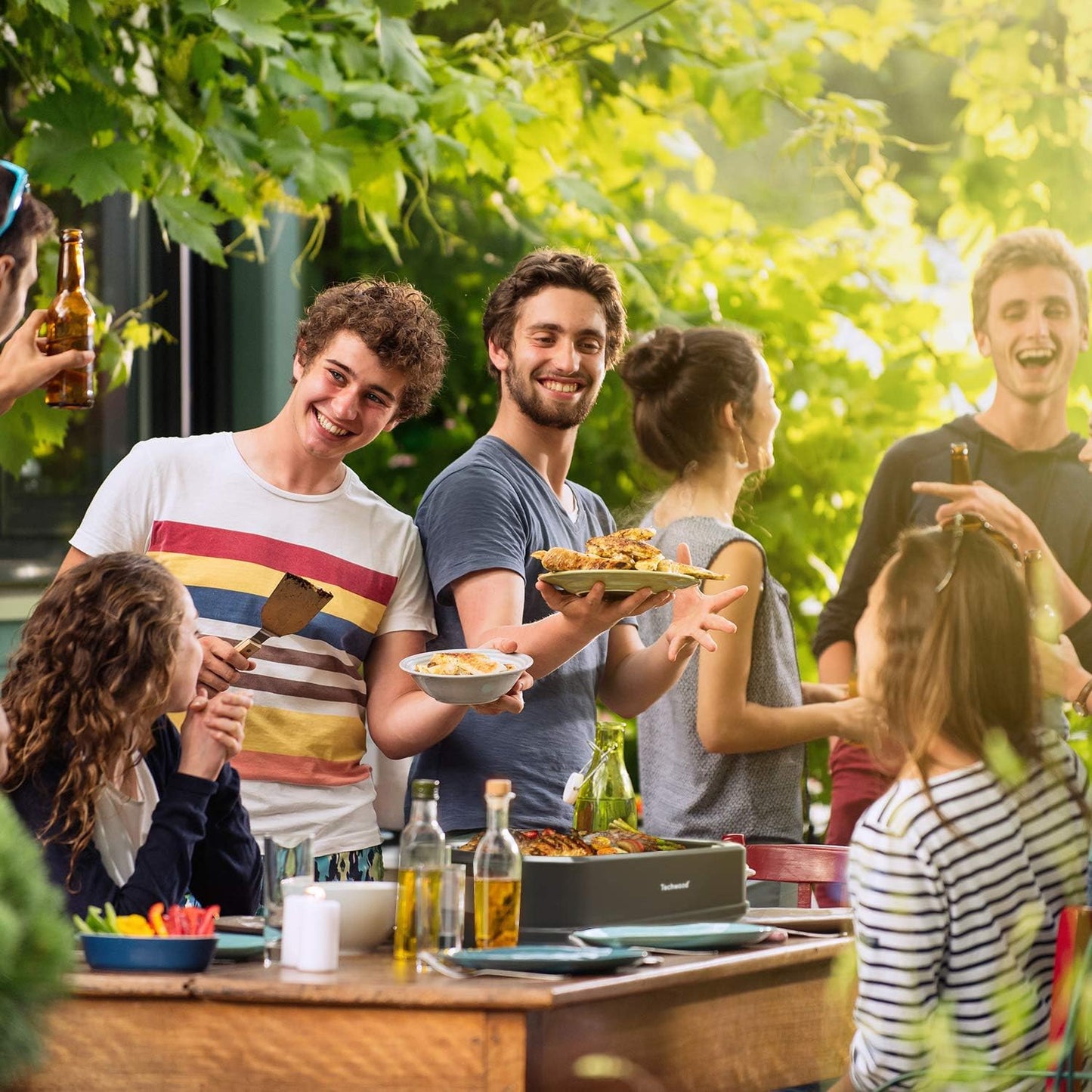 Techwood Indoor Grill Smokeless Grill, Electric Korean BBQ Grill with Glass Lid, Turbo Smoke Extractor Technology, Dishwasher-Safe Drip Tray & Nonstick Grilling Removable Plate, Black, 1500W