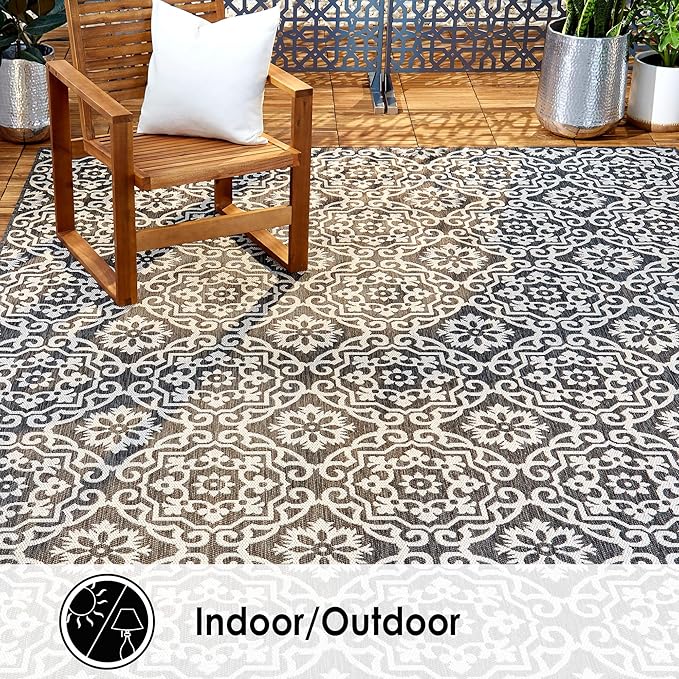 Nicole Miller New York Patio Country Julia Transitional Geometric Indoor/Outdoor Area Rug, Black/Grey, 5'2"x7'2"